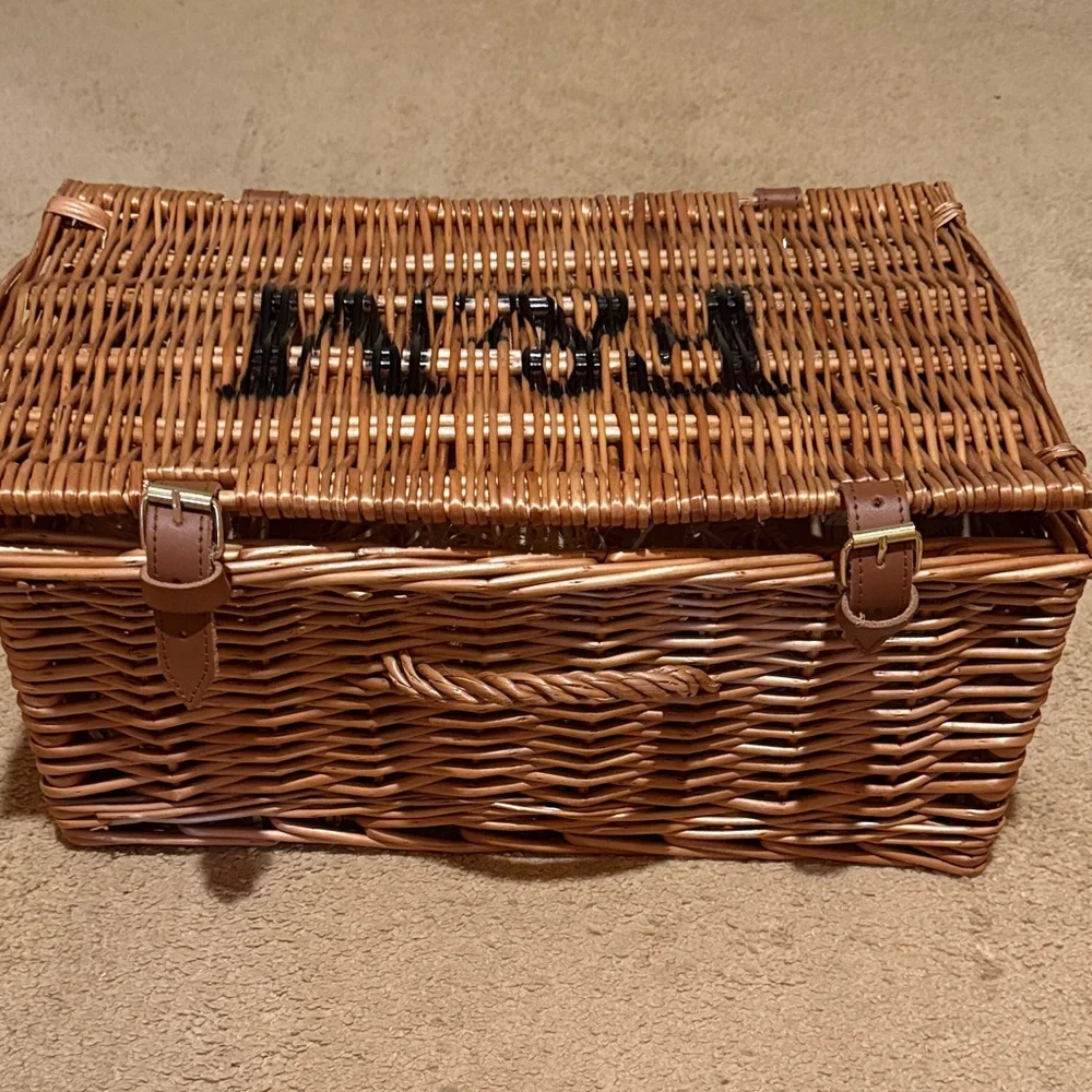 Fortnum & Mason Wicker Basket with Handle - Picture 2 of 5